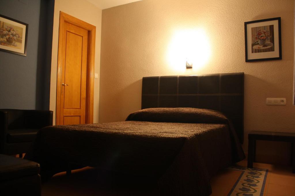 غرناطة Hostal Sevilla الغرفة الصورة